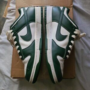 Nike Dunk varsity green size 8 men 9.5 women